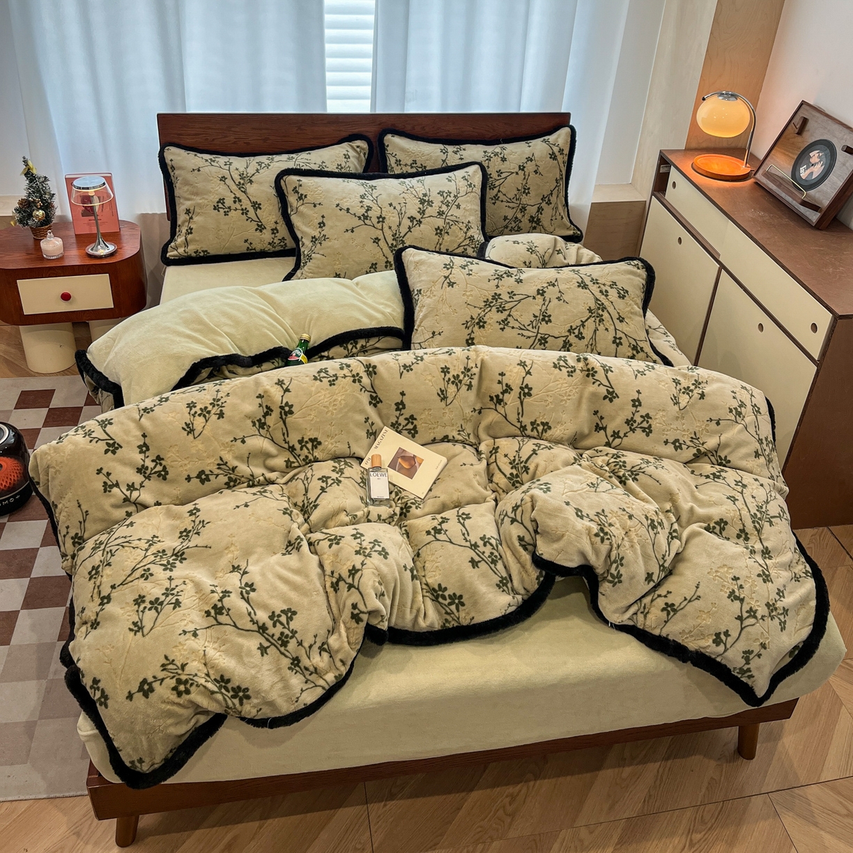 91家纺网 家纺一手货源 找家纺 安哆啦 2025新款着色烂花雕花兔毛绒包边牛奶绒四件套 绿枝