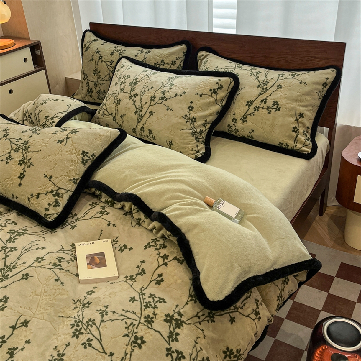 91家纺网 家纺一手货源 找家纺 安哆啦 2025新款着色烂花雕花兔毛绒包边牛奶绒四件套 绿枝