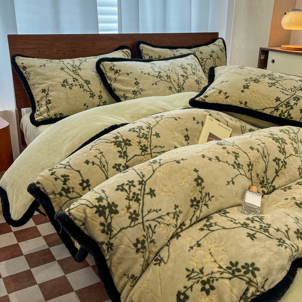 91家纺网 家纺一手货源 找家纺 安哆啦 2025新款着色烂花雕花兔毛绒包边牛奶绒四件套 绿枝