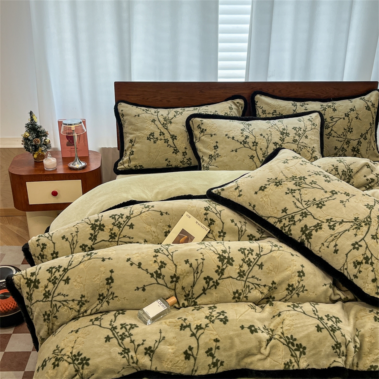 91家纺网 家纺一手货源 找家纺 安哆啦 2025新款着色烂花雕花兔毛绒包边牛奶绒四件套 绿枝