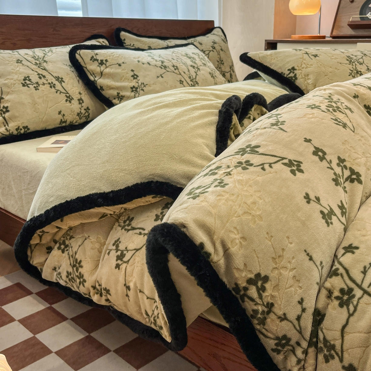 91家纺网 家纺一手货源 找家纺 安哆啦 2025新款着色烂花雕花兔毛绒包边牛奶绒四件套 绿枝