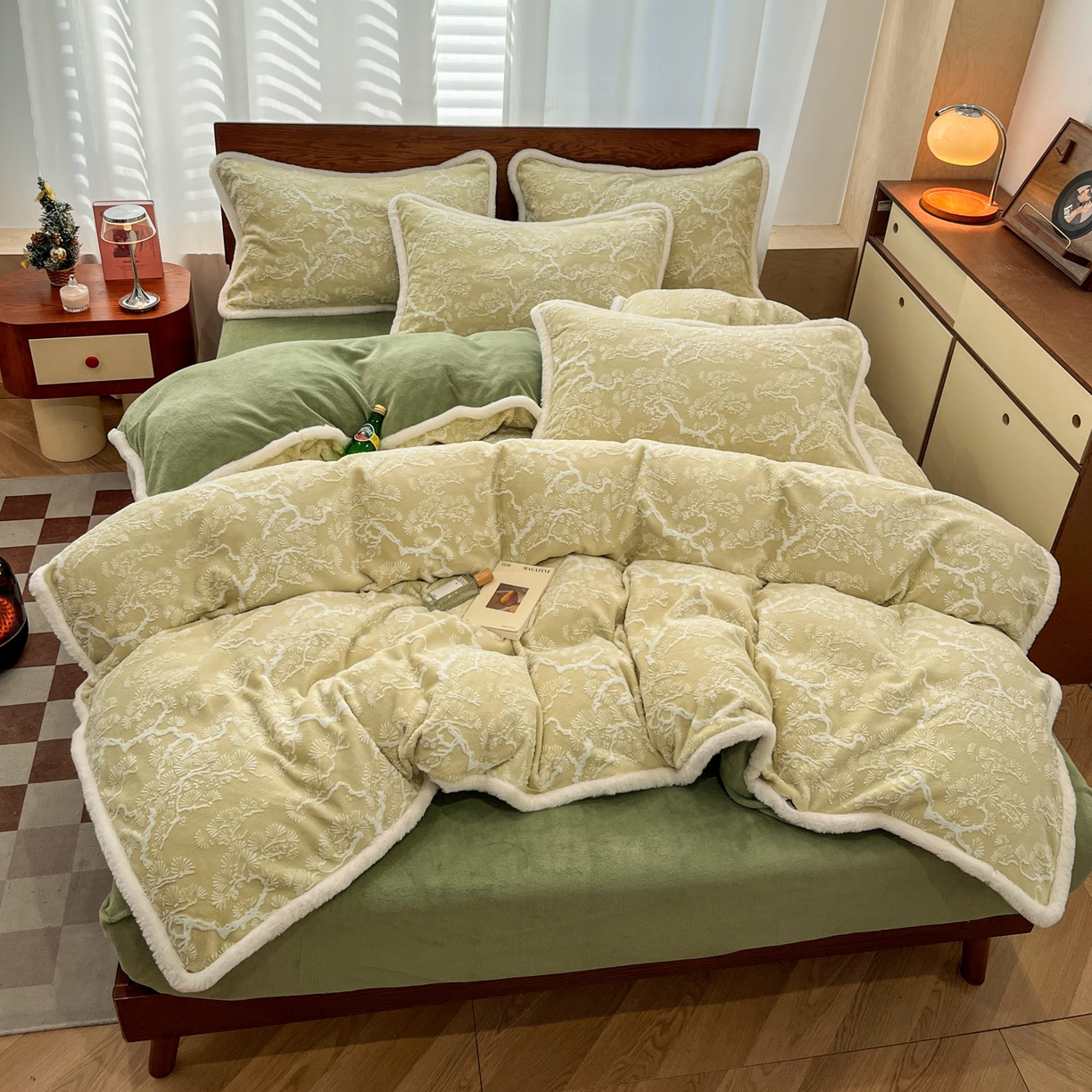 91家纺网 家纺一手货源 找家纺 安哆啦 2025新款着色烂花雕花兔毛绒包边牛奶绒四件套 青花雅韵