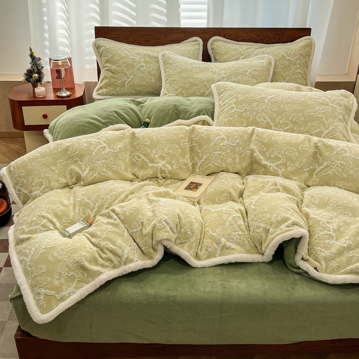 91家纺网 家纺一手货源 找家纺 安哆啦 2025新款着色烂花雕花兔毛绒包边牛奶绒四件套 青花雅韵