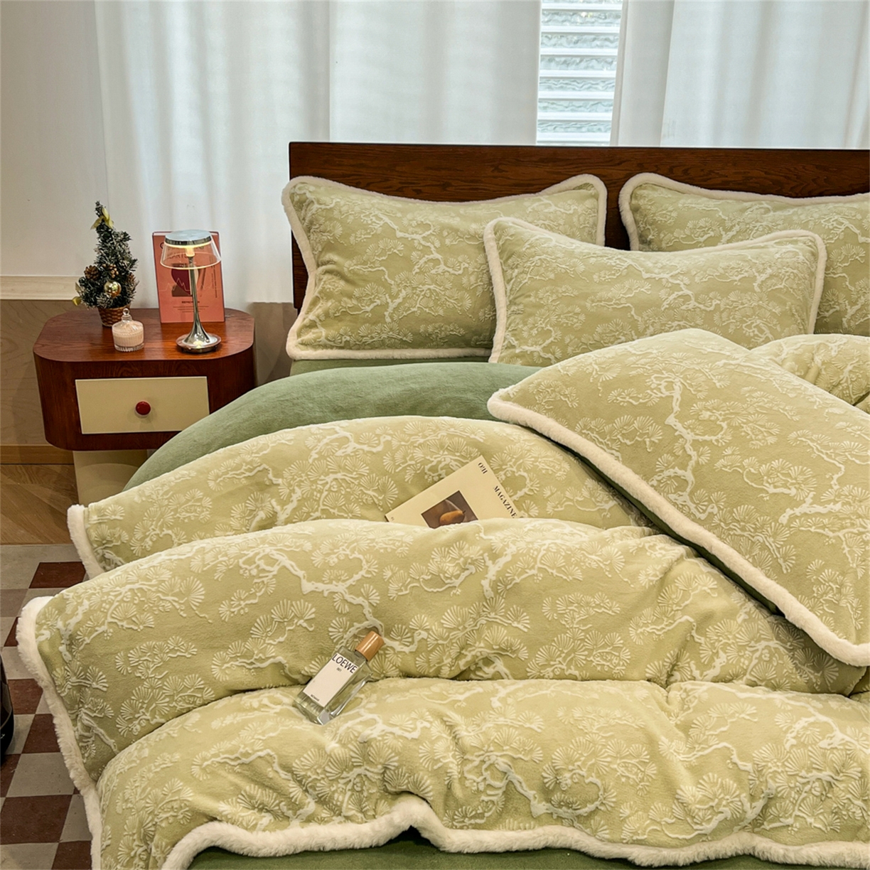 91家纺网 家纺一手货源 找家纺 安哆啦 2025新款着色烂花雕花兔毛绒包边牛奶绒四件套 青花雅韵