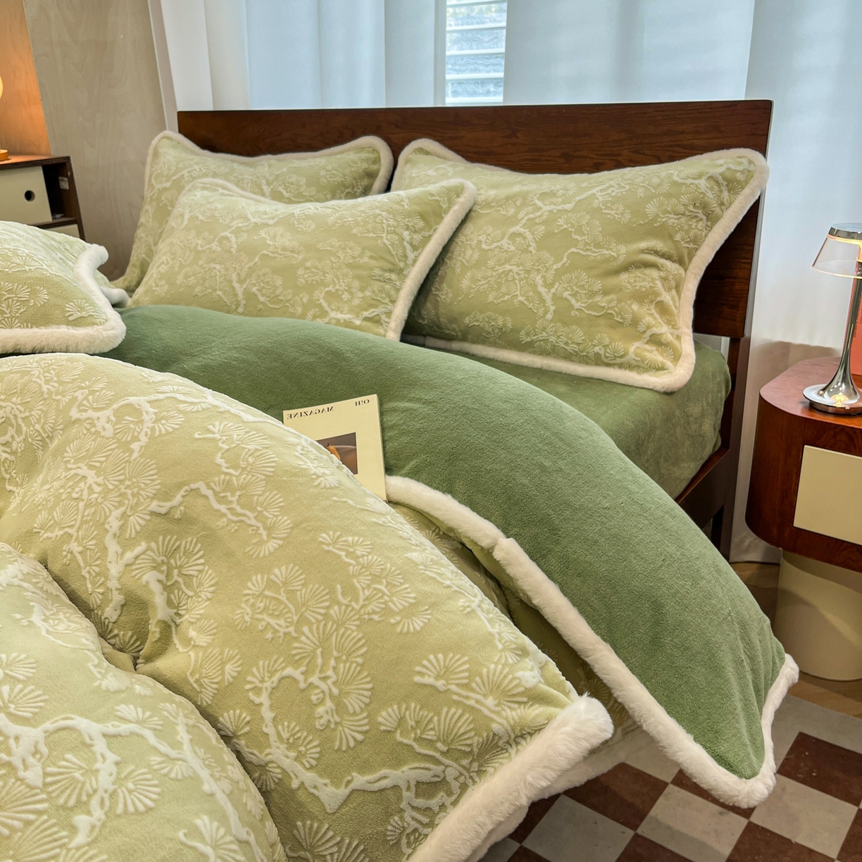 91家纺网 家纺一手货源 找家纺 安哆啦 2025新款着色烂花雕花兔毛绒包边牛奶绒四件套 青花雅韵