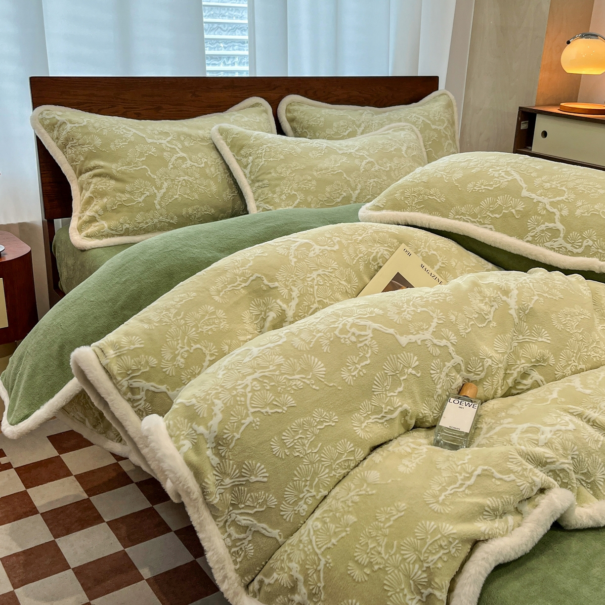 91家纺网 家纺一手货源 找家纺 安哆啦 2025新款着色烂花雕花兔毛绒包边牛奶绒四件套 青花雅韵