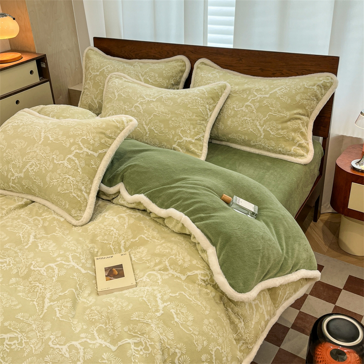 91家纺网 家纺一手货源 找家纺 安哆啦 2025新款着色烂花雕花兔毛绒包边牛奶绒四件套 青花雅韵