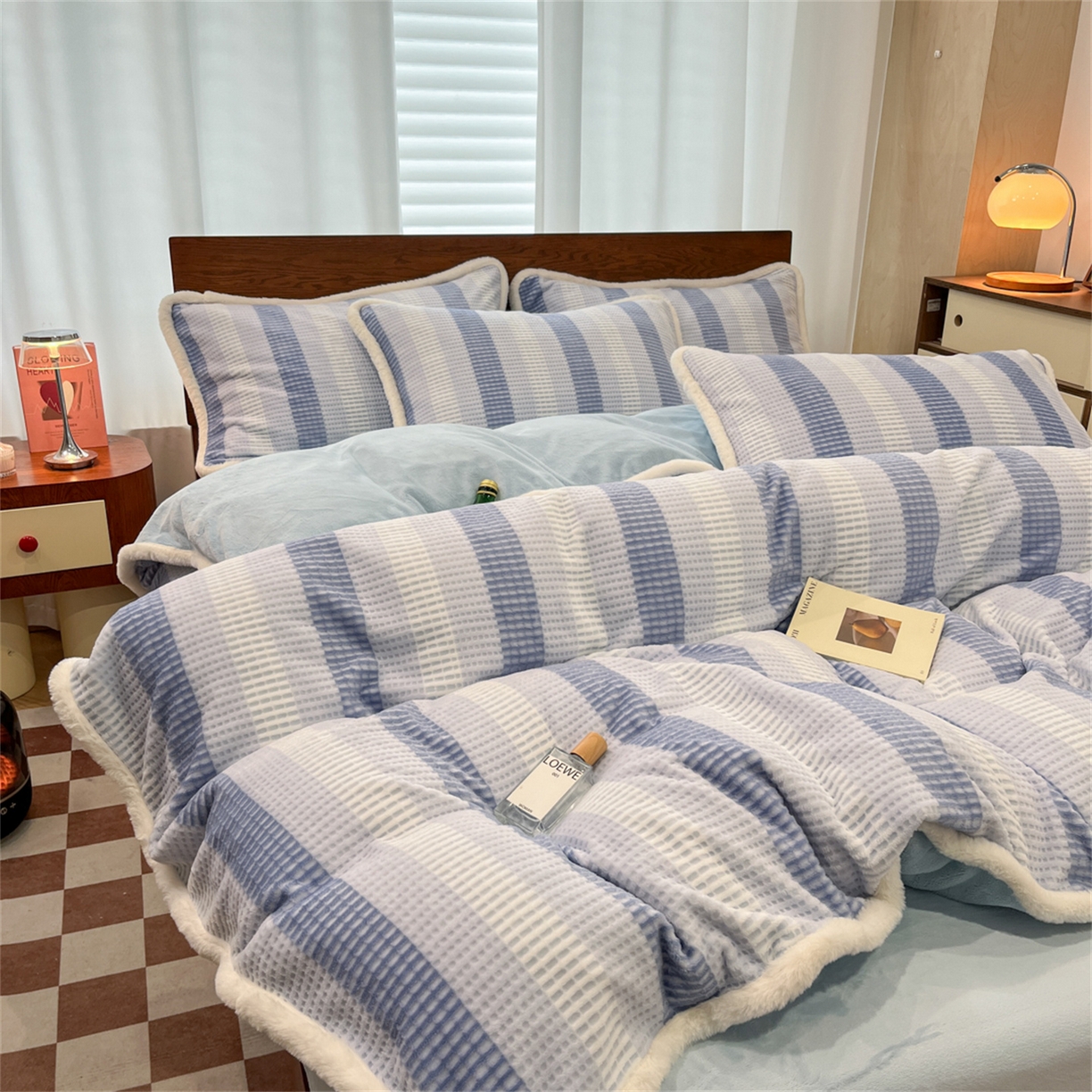 91家纺网 家纺一手货源 找家纺 安哆啦 2025新款着色烂花雕花兔毛绒包边牛奶绒四件套 绒华夫格-蓝