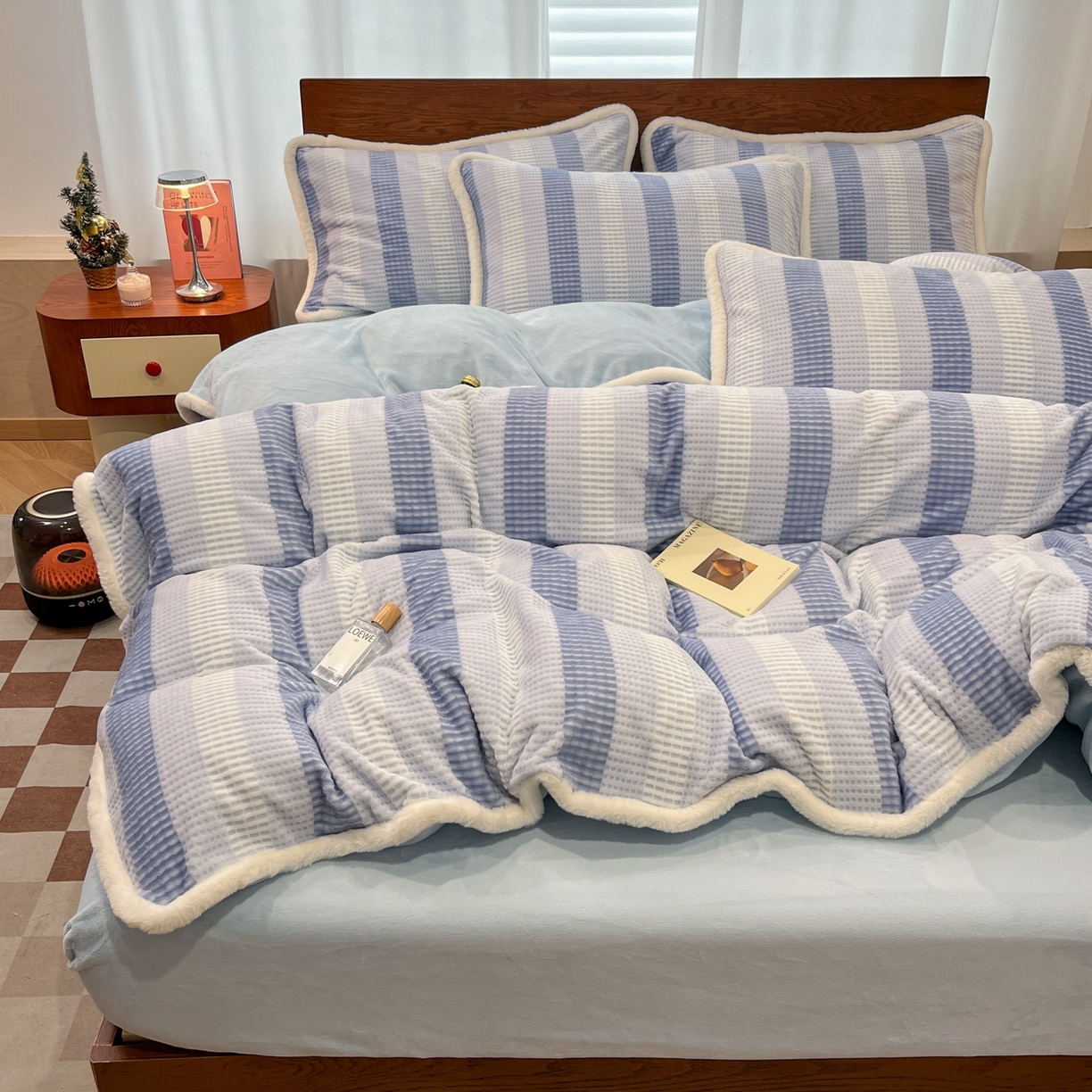 91家纺网 家纺一手货源 找家纺 安哆啦 2025新款着色烂花雕花兔毛绒包边牛奶绒四件套 绒华夫格-蓝