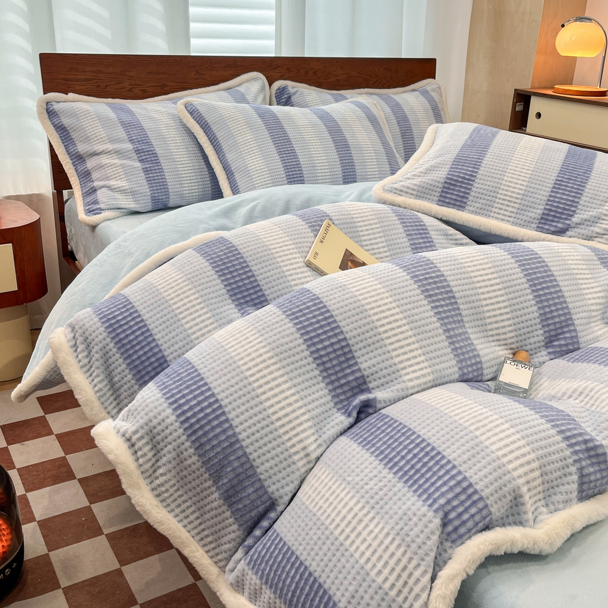 91家纺网 家纺一手货源 找家纺 安哆啦 2025新款着色烂花雕花兔毛绒包边牛奶绒四件套 绒华夫格-蓝