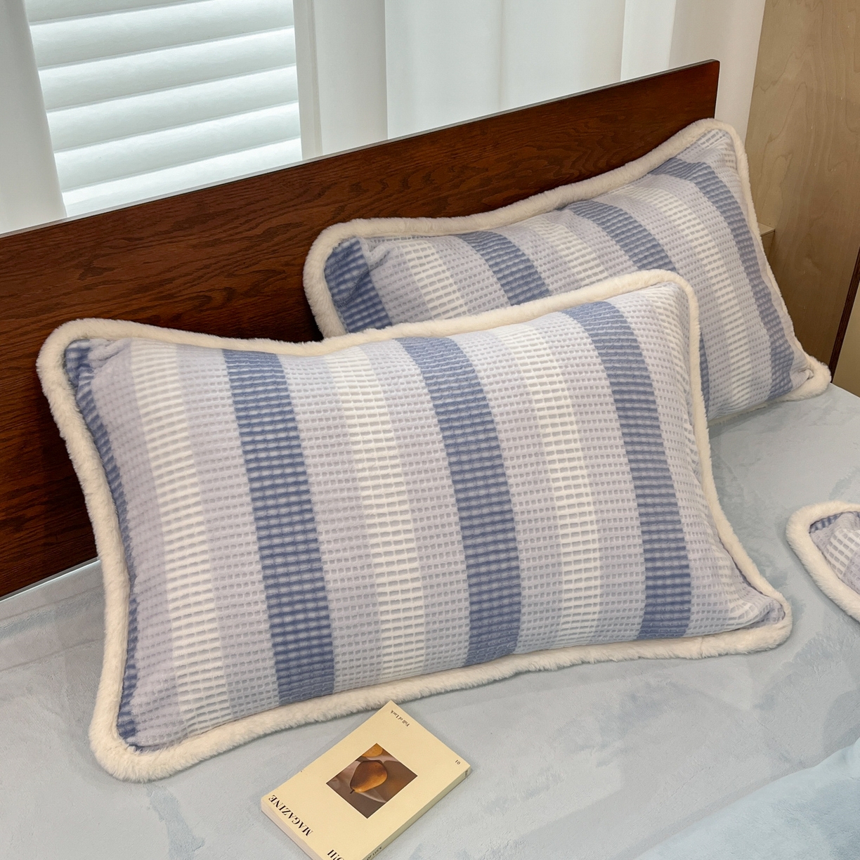 91家纺网 家纺一手货源 找家纺 安哆啦 2025新款着色烂花雕花兔毛绒包边牛奶绒四件套 绒华夫格-蓝