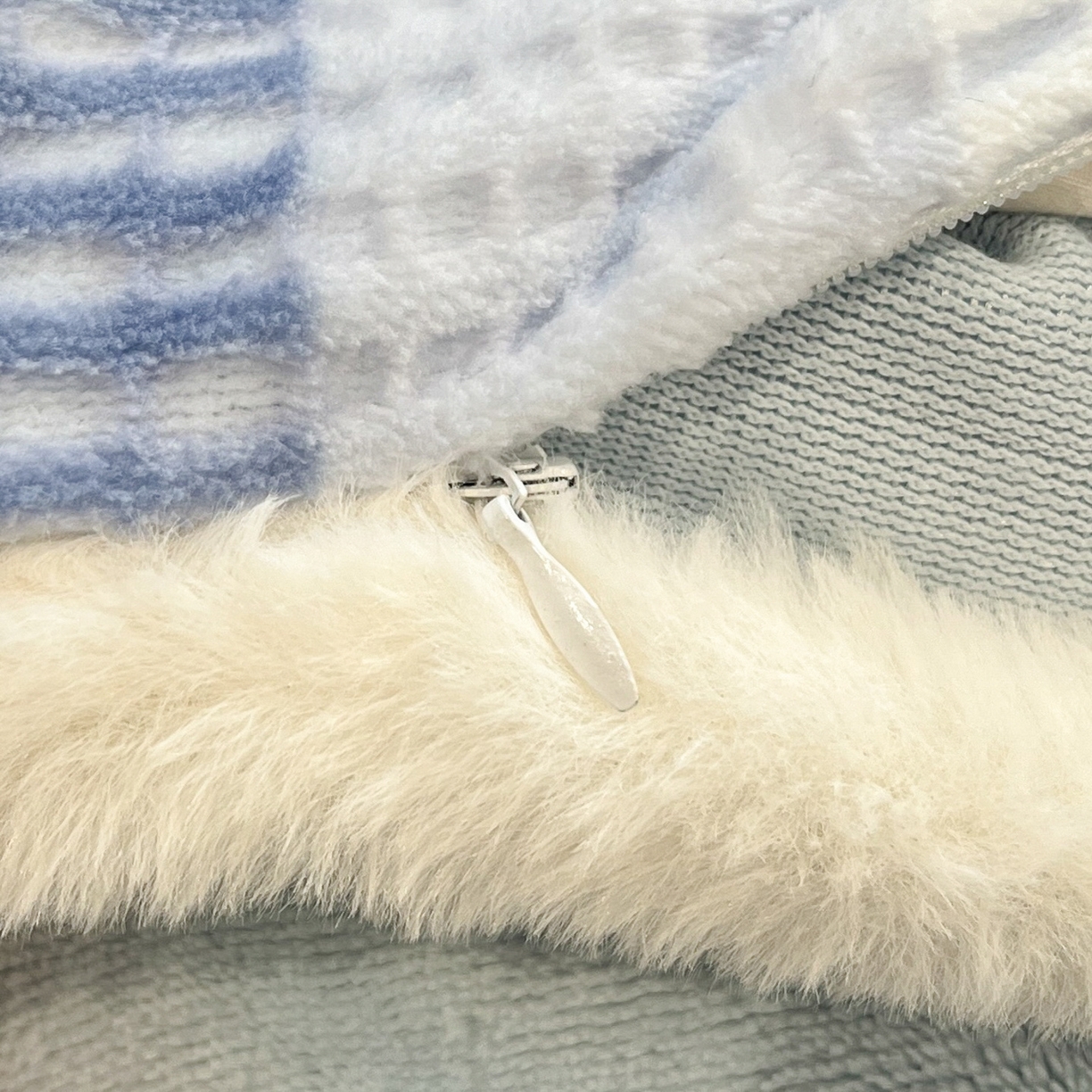 91家纺网 家纺一手货源 找家纺 安哆啦 2025新款着色烂花雕花兔毛绒包边牛奶绒四件套 绒华夫格-蓝