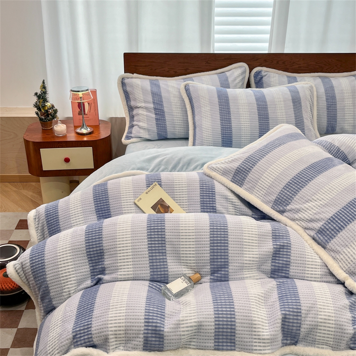 91家纺网 家纺一手货源 找家纺 安哆啦 2025新款着色烂花雕花兔毛绒包边牛奶绒四件套 绒华夫格-蓝