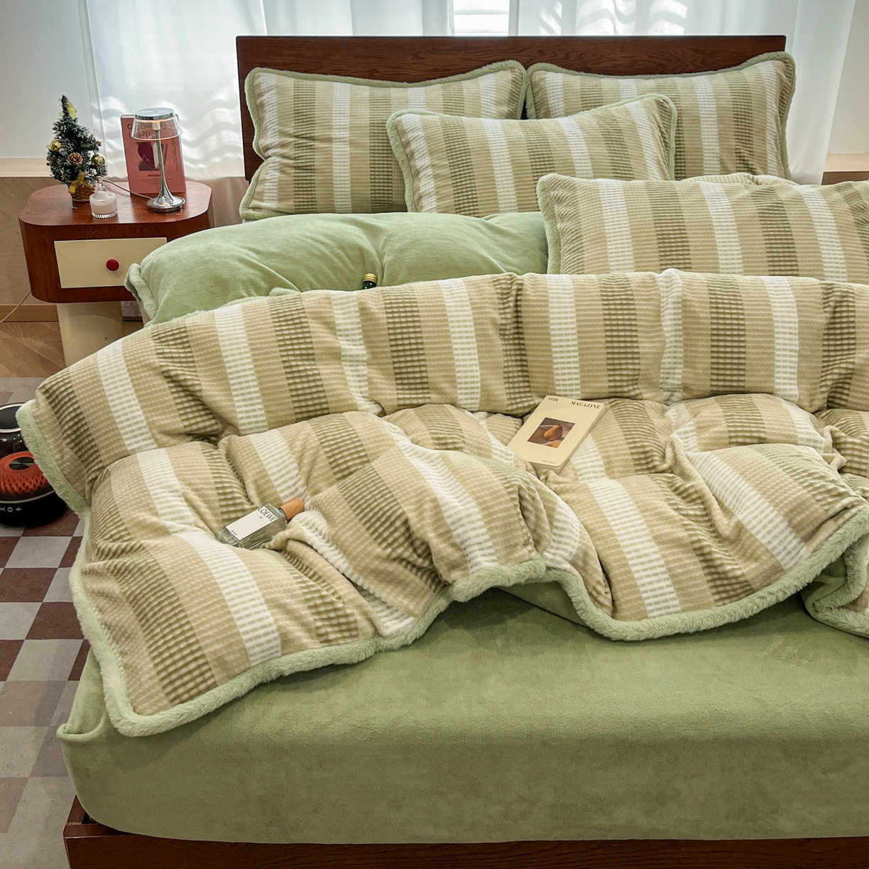 91家纺网 家纺一手货源 找家纺 安哆啦 2025新款着色烂花雕花兔毛绒包边牛奶绒四件套 绒华夫格-绿