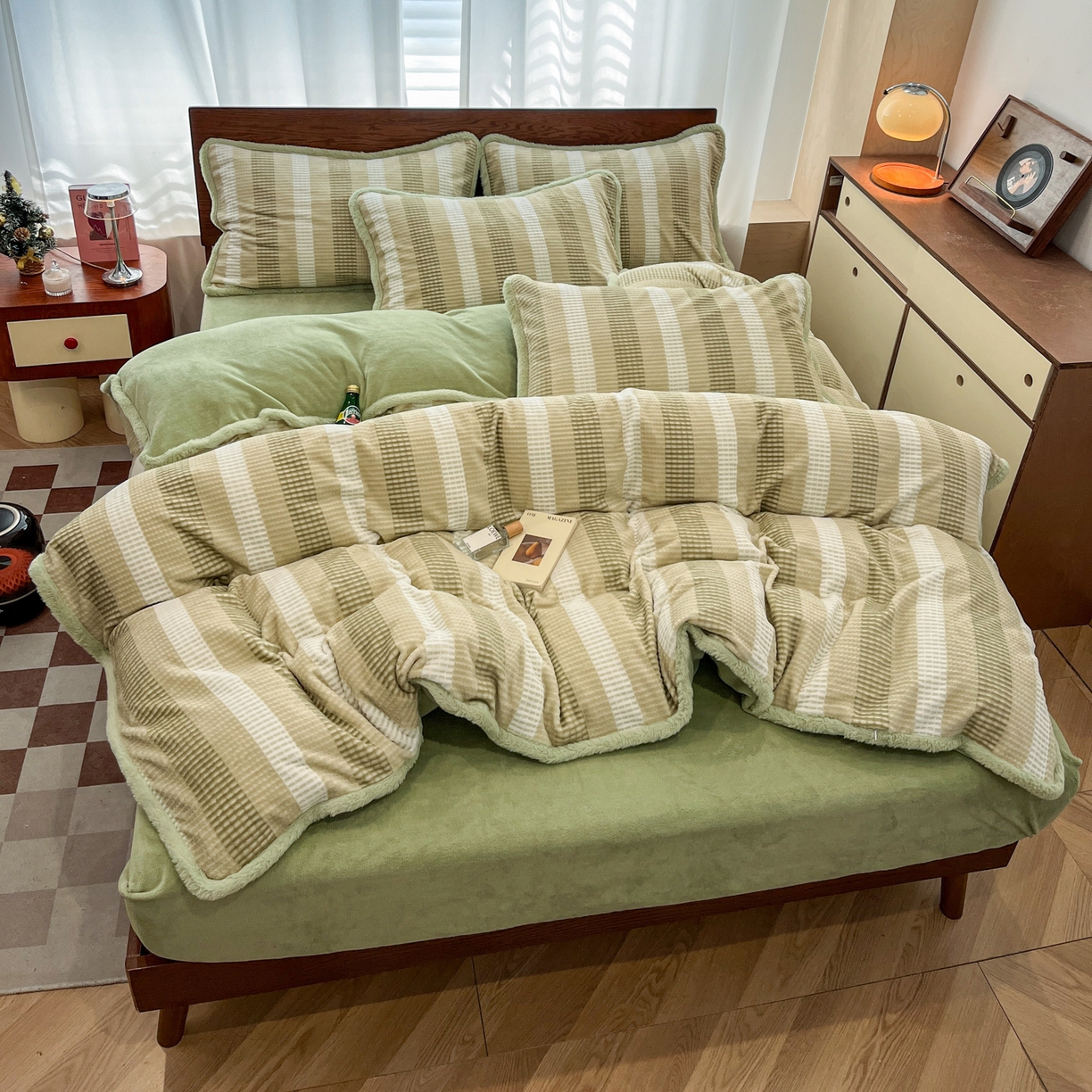 91家纺网 家纺一手货源 找家纺 安哆啦 2025新款着色烂花雕花兔毛绒包边牛奶绒四件套 绒华夫格-绿