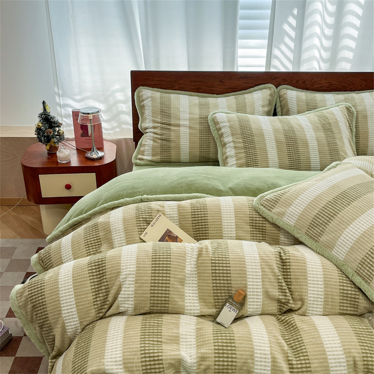 91家纺网 家纺一手货源 找家纺 安哆啦 2025新款着色烂花雕花兔毛绒包边牛奶绒四件套 绒华夫格-绿