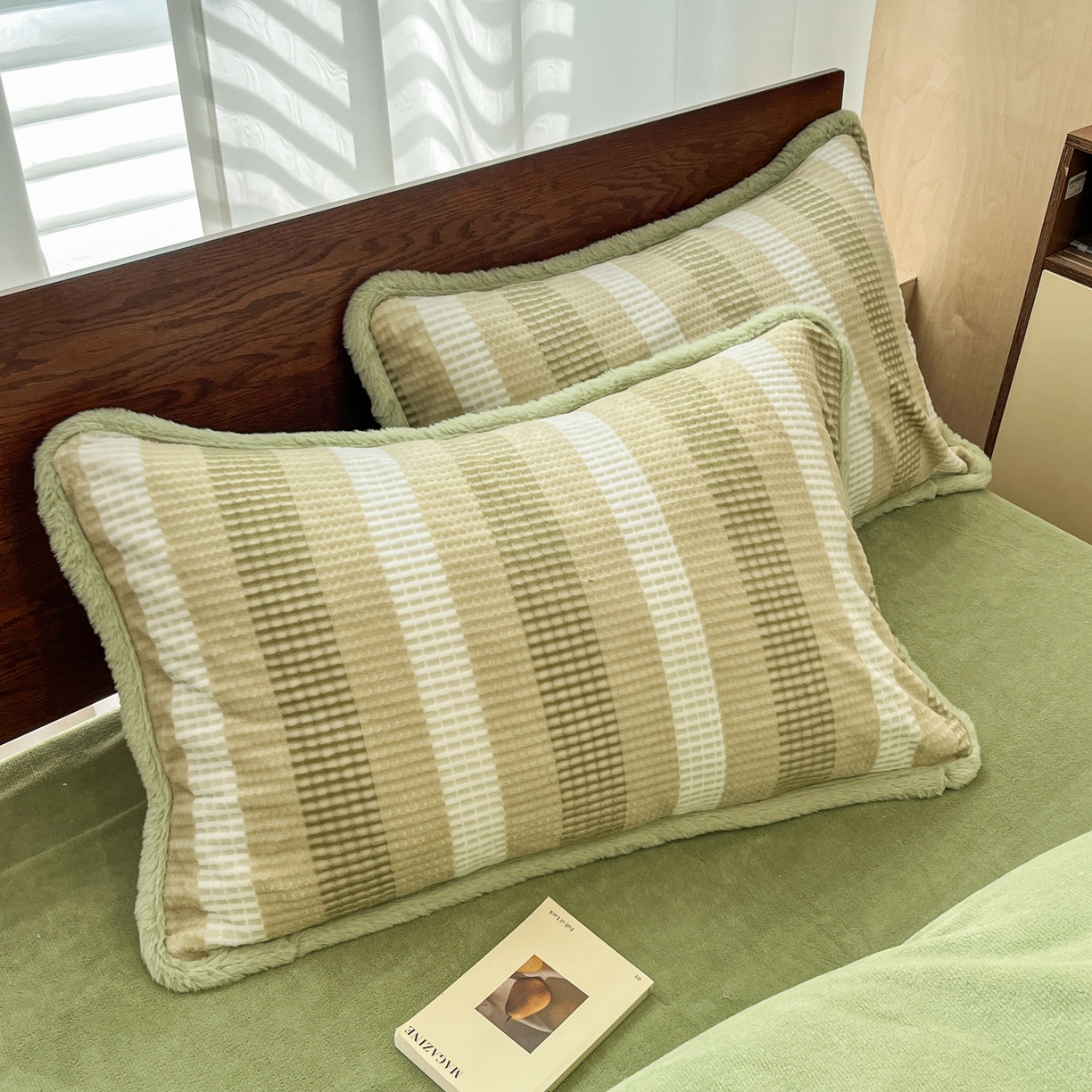 91家纺网 家纺一手货源 找家纺 安哆啦 2025新款着色烂花雕花兔毛绒包边牛奶绒四件套 绒华夫格-绿