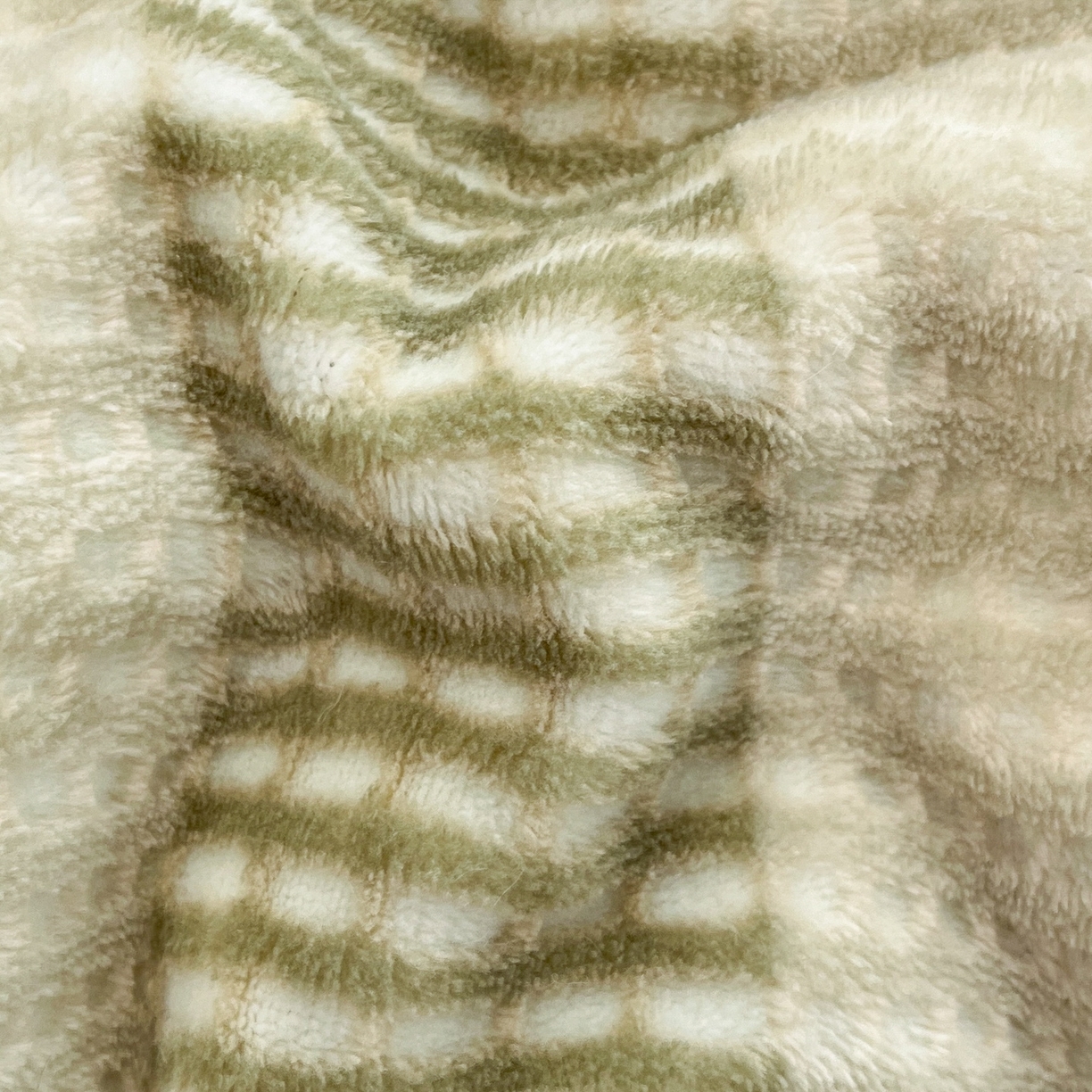 91家纺网 家纺一手货源 找家纺 安哆啦 2025新款着色烂花雕花兔毛绒包边牛奶绒四件套 绒华夫格-绿