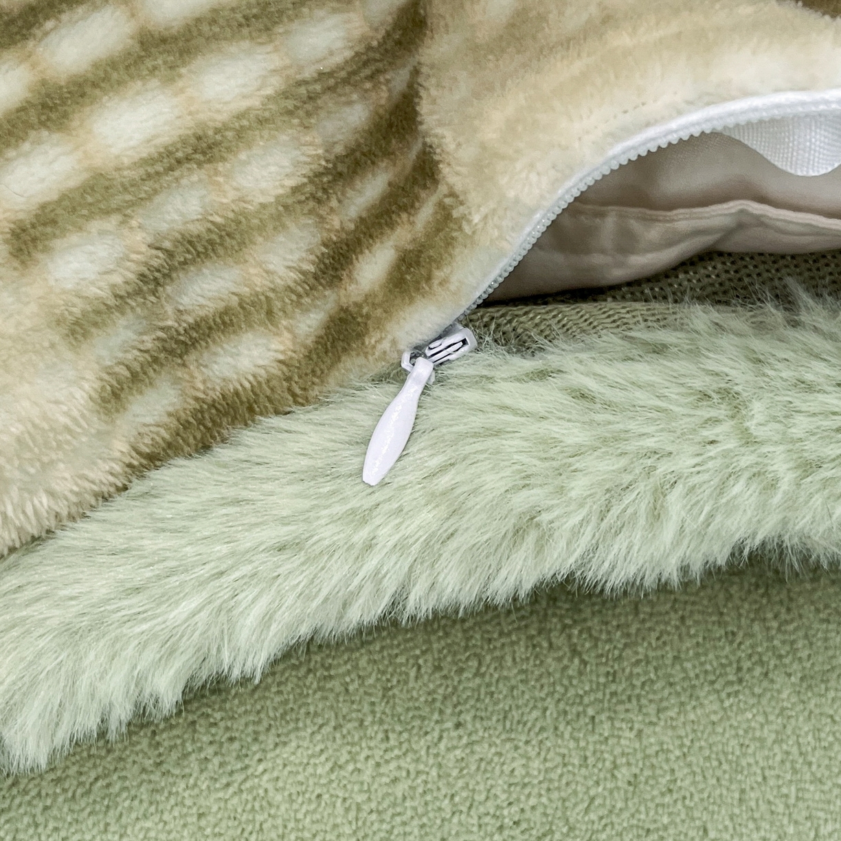 91家纺网 家纺一手货源 找家纺 安哆啦 2025新款着色烂花雕花兔毛绒包边牛奶绒四件套 绒华夫格-绿