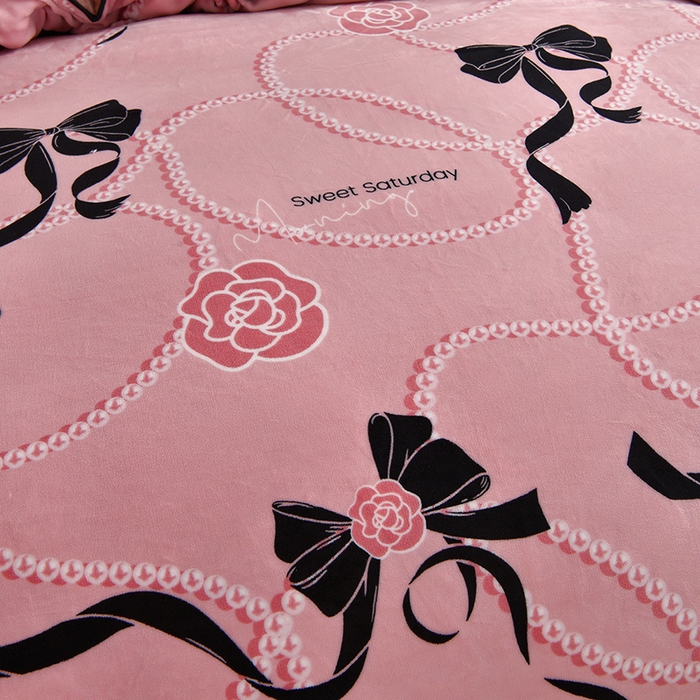 91家纺网 家纺一手货源 找家纺 佳一 2025新款高克重8-9斤 印花牛奶绒四件套 时光恋人