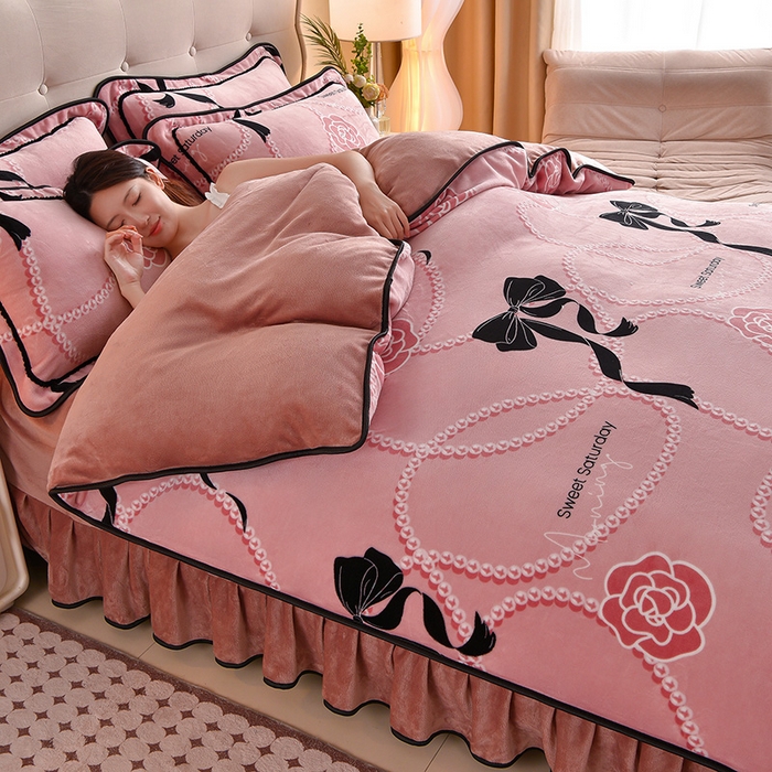 91家纺网 家纺一手货源 找家纺 佳一 2025新款高克重8-9斤 印花牛奶绒四件套 时光恋人