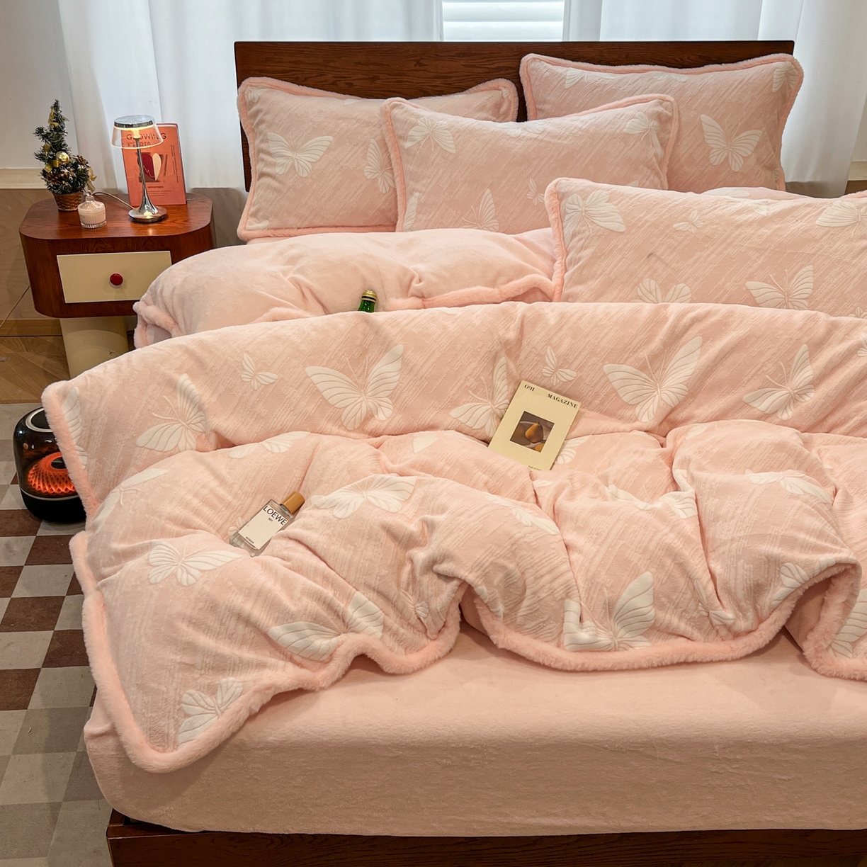 91家纺网 家纺一手货源 找家纺 安哆啦 2025新款着色烂花雕花兔毛绒包边牛奶绒四件套 绒梦蝶