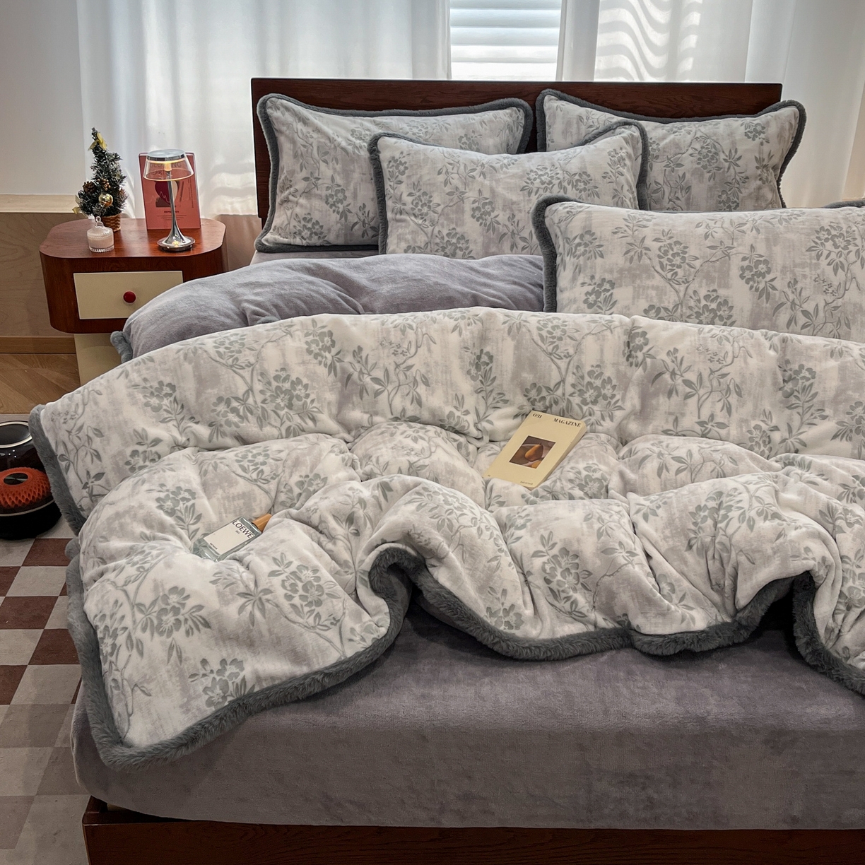 91家纺网 家纺一手货源 找家纺 安哆啦 2025新款着色烂花雕花兔毛绒包边牛奶绒四件套 韶华