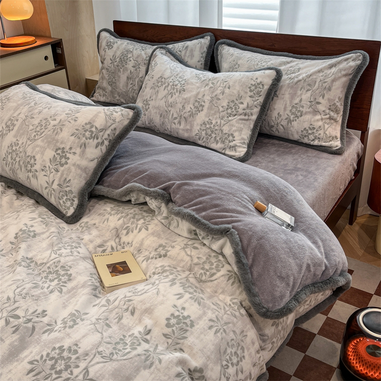 91家纺网 家纺一手货源 找家纺 安哆啦 2025新款着色烂花雕花兔毛绒包边牛奶绒四件套 韶华