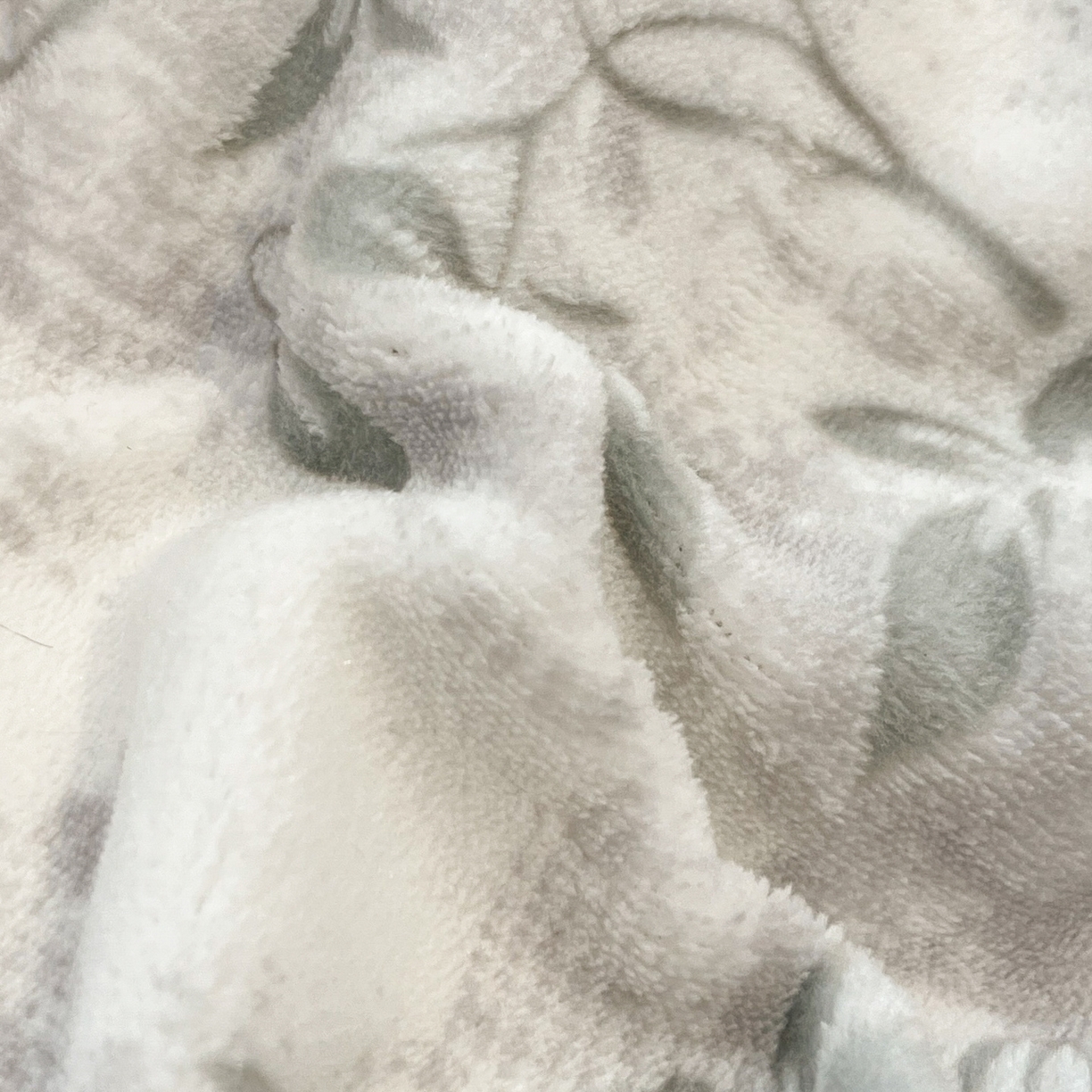 91家纺网 家纺一手货源 找家纺 安哆啦 2025新款着色烂花雕花兔毛绒包边牛奶绒四件套 韶华