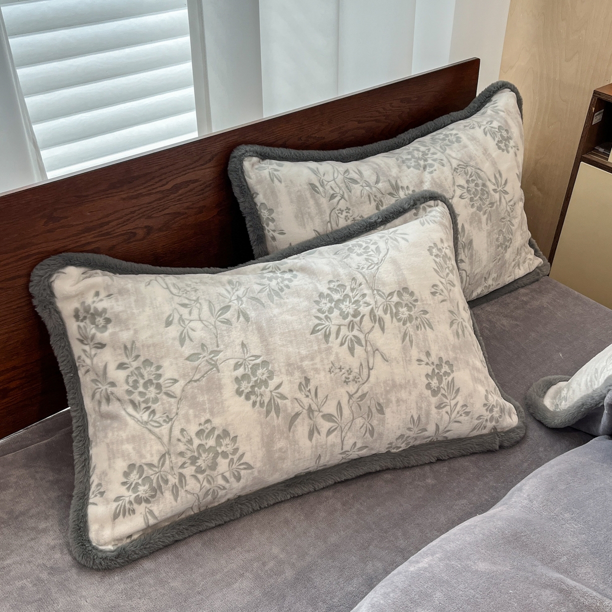 91家纺网 家纺一手货源 找家纺 安哆啦 2025新款着色烂花雕花兔毛绒包边牛奶绒四件套 韶华