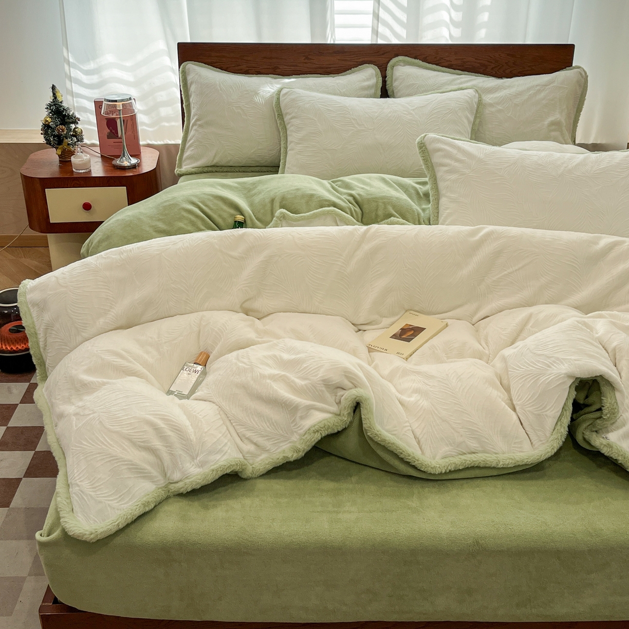 91家纺网 家纺一手货源 找家纺 安哆啦 2025新款着色烂花雕花兔毛绒包边牛奶绒四件套 一叶知秋