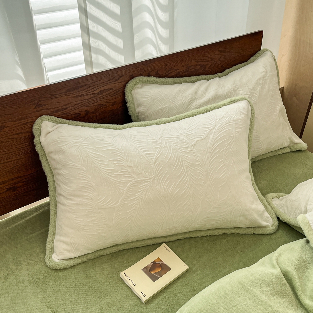 91家纺网 家纺一手货源 找家纺 安哆啦 2025新款着色烂花雕花兔毛绒包边牛奶绒四件套 一叶知秋