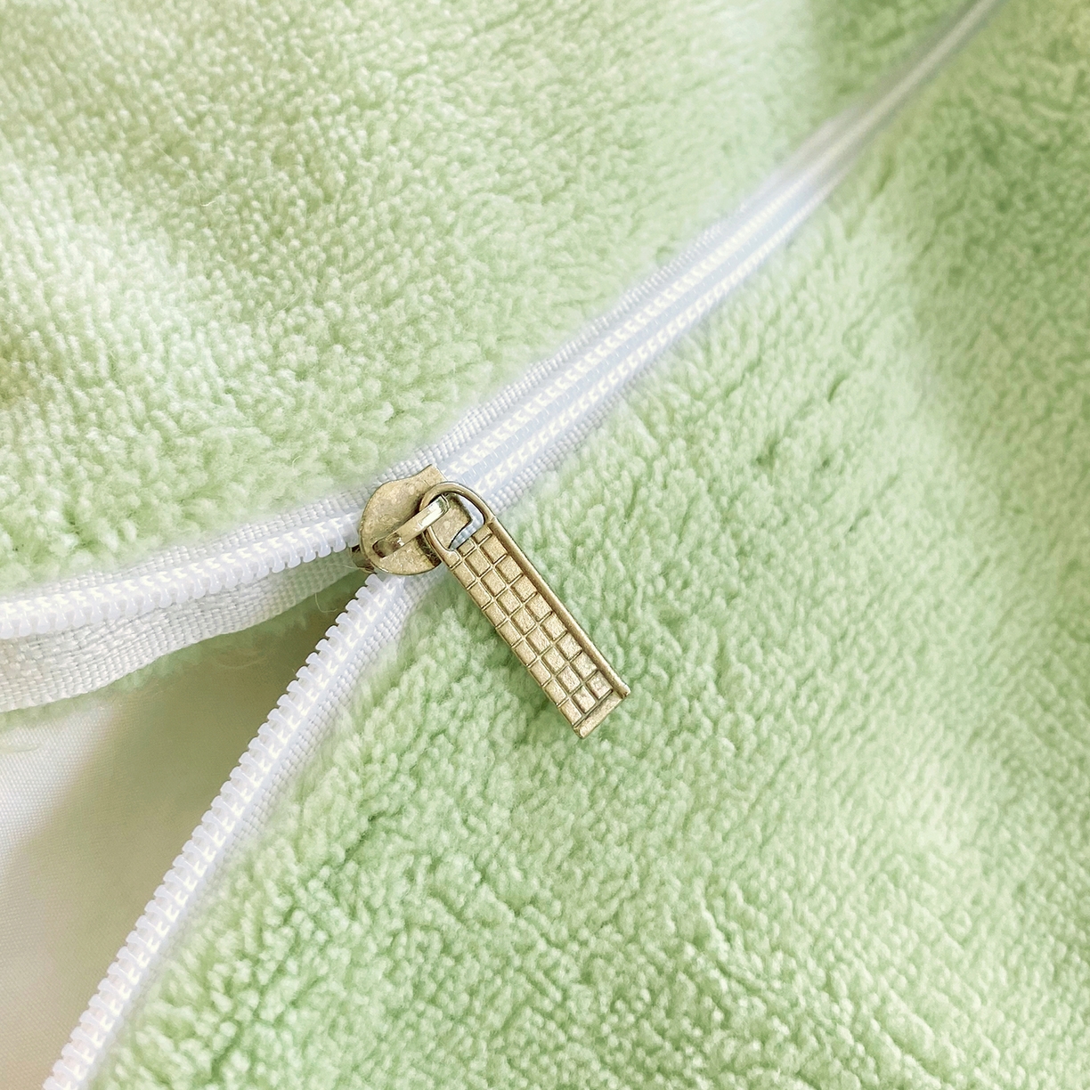 91家纺网 家纺一手货源 找家纺 （总）悦织湾家纺 牛奶绒四件套纯色贴布绣床单款床盖款床上用品四件套时尚小兔2025新款加厚