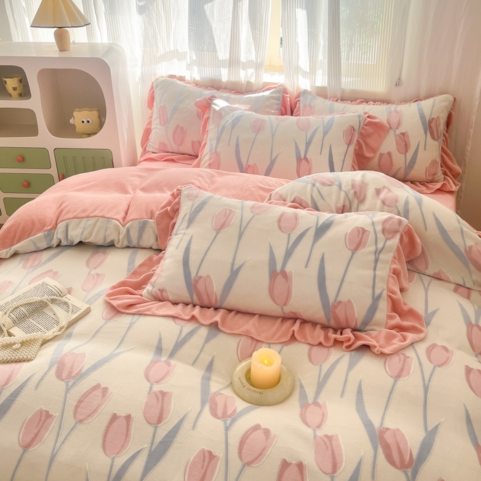 91家纺网 家纺一手货源 找家纺 爱家（原缔乐家纺） 2025新款牛奶雕花绒四件套-香香公主 香香公主-公主粉