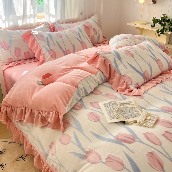 91家纺网 家纺一手货源 找家纺 爱家（原缔乐家纺） 2025新款牛奶雕花绒四件套-香香公主 香香公主-公主粉