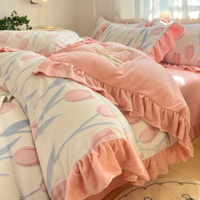 91家纺网 家纺一手货源 找家纺 爱家（原缔乐家纺） 2025新款牛奶雕花绒四件套-香香公主 香香公主-公主粉