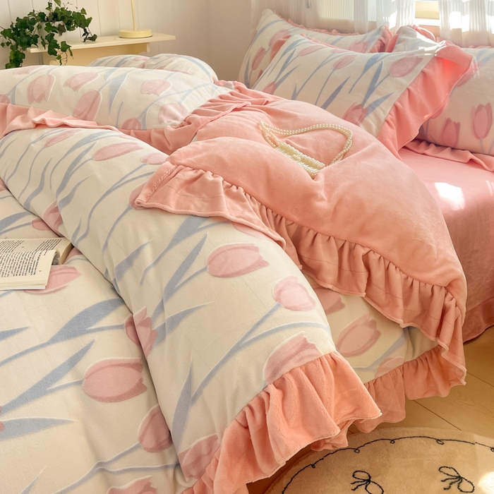 91家纺网 家纺一手货源 找家纺 爱家（原缔乐家纺） 2025新款牛奶雕花绒四件套-香香公主 香香公主-公主粉