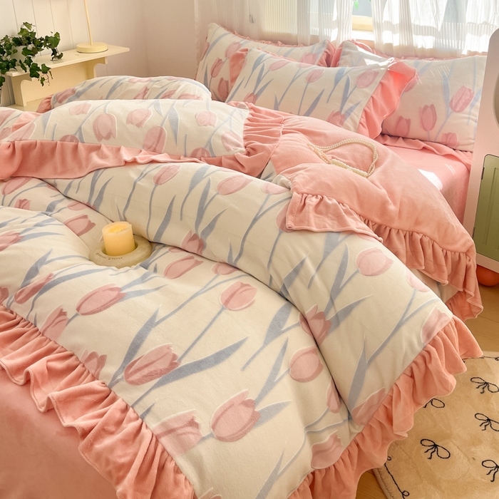 91家纺网 家纺一手货源 找家纺 爱家（原缔乐家纺） 2025新款牛奶雕花绒四件套-香香公主 香香公主-公主粉