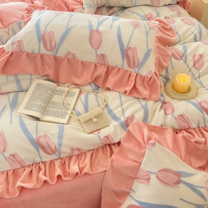 91家纺网 家纺一手货源 找家纺 爱家（原缔乐家纺） 2025新款牛奶雕花绒四件套-香香公主 香香公主-公主粉