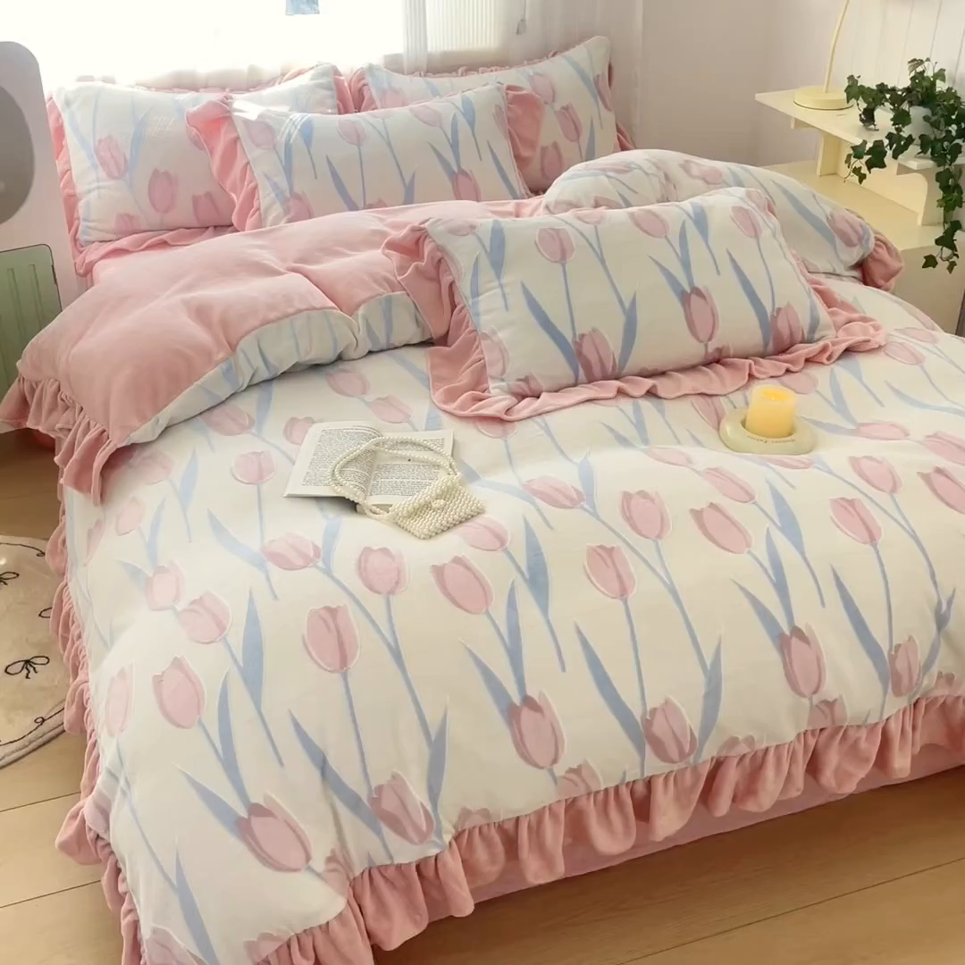 91家纺网 家纺一手货源 找家纺 爱家（原缔乐家纺） 2025新款牛奶雕花绒四件套-香香公主 香香公主-公主粉