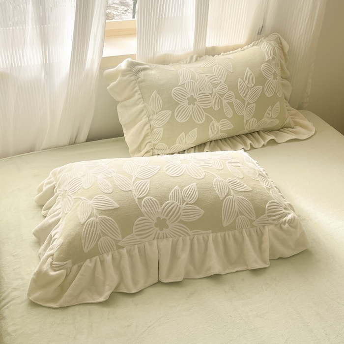 91家纺网 家纺一手货源 找家纺 爱家（原缔乐家纺） 2025新款牛奶雕花绒四件套-如梦 如梦-奶昔白