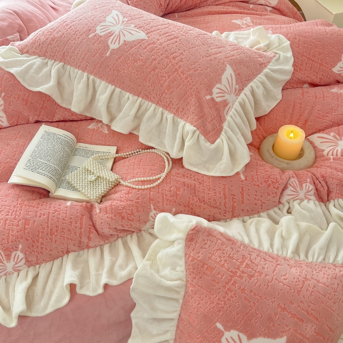 91家纺网 家纺一手货源 找家纺 爱家（原缔乐家纺） 2025新款牛奶雕花绒四件套-如梦 蝴蝶结-公主粉