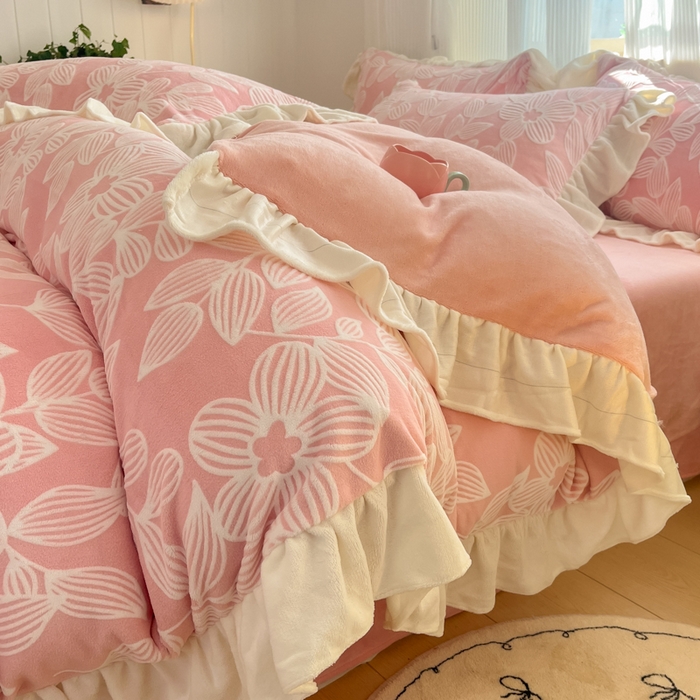 91家纺网 家纺一手货源 找家纺 爱家（原缔乐家纺） 2025新款牛奶雕花绒四件套-如梦 如梦-公主粉