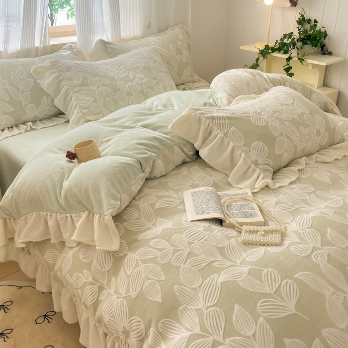 91家纺网 家纺一手货源 找家纺 爱家（原缔乐家纺） 2025新款牛奶雕花绒四件套-如梦 如梦-奶昔白