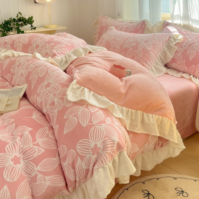 91家纺网 家纺一手货源 找家纺 爱家（原缔乐家纺） 2025新款牛奶雕花绒四件套-如梦 如梦-公主粉