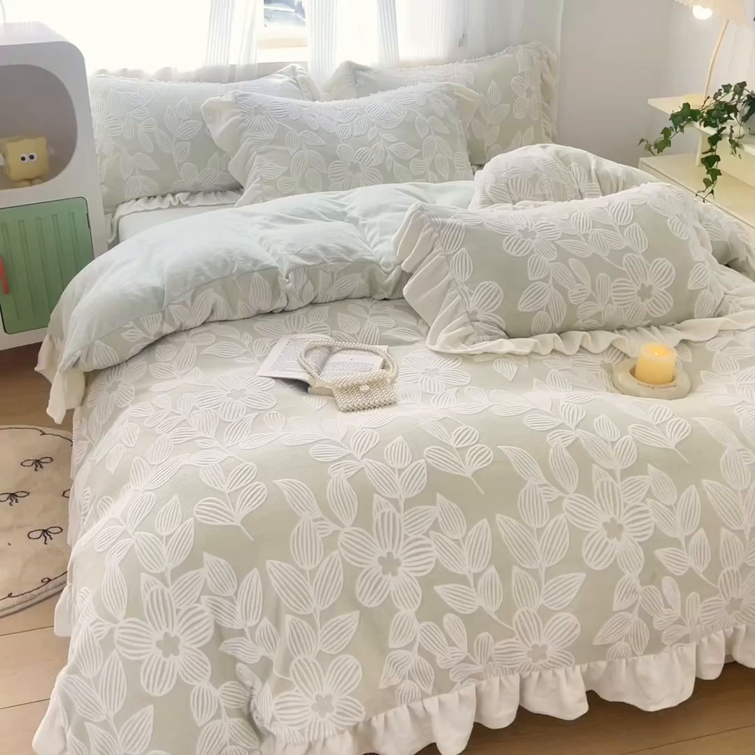 91家纺网 家纺一手货源 找家纺 爱家（原缔乐家纺） 2025新款牛奶雕花绒四件套-如梦 如梦-奶昔白