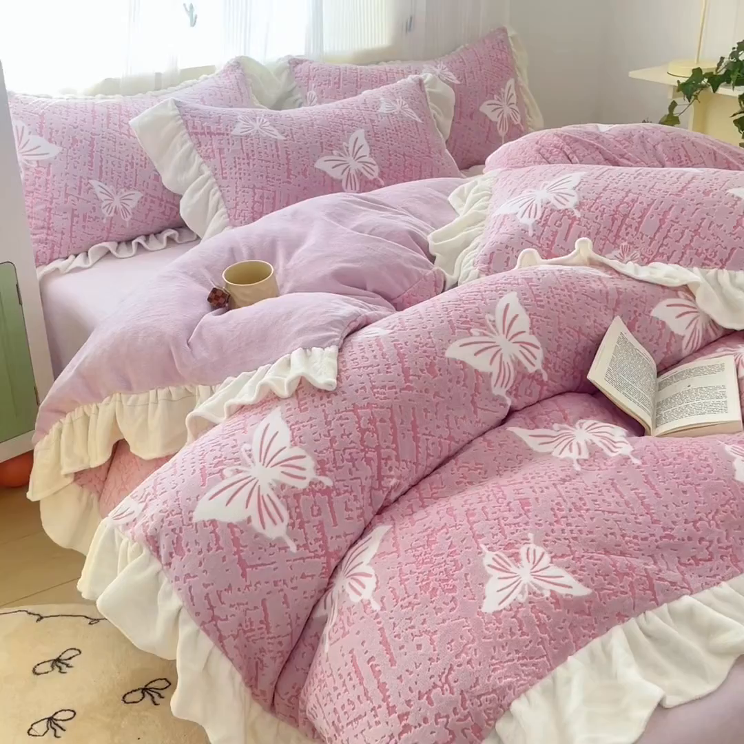 91家纺网 家纺一手货源 找家纺 爱家（原缔乐家纺） 2025新款牛奶雕花绒四件套-如梦 蝴蝶结-梦幻紫