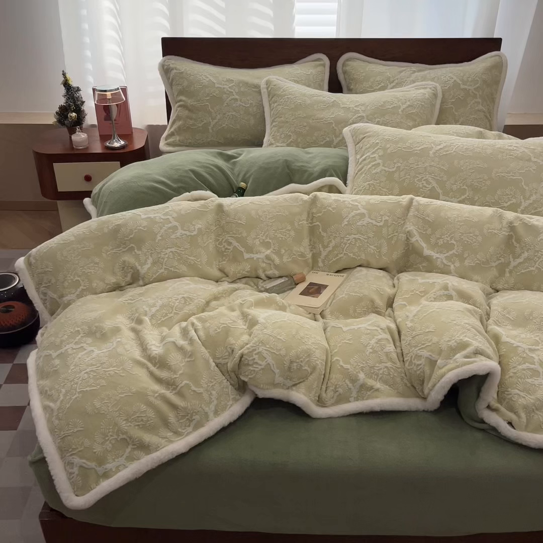 91家纺网 家纺一手货源 找家纺 安哆啦 2025新款着色烂花雕花兔毛绒包边牛奶绒四件套 青花雅韵