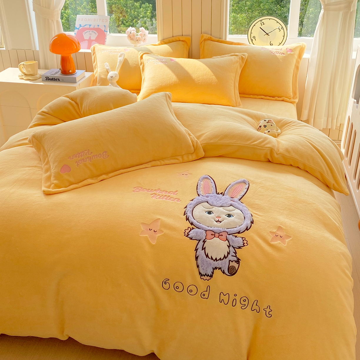 91家纺网 家纺一手货源 找家纺 悦织湾家纺 牛奶绒四件套纯色贴布绣床单款床盖款床上用品四件套时尚小兔2025新款加厚 床单款时尚小兔-黄