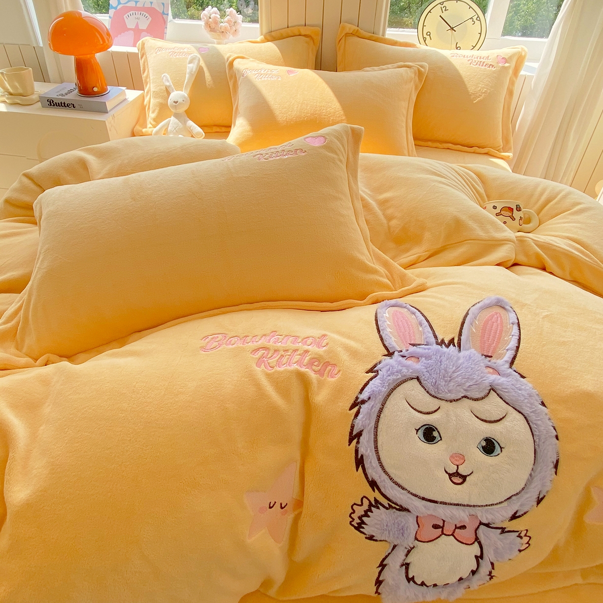 91家纺网 家纺一手货源 找家纺 悦织湾家纺 牛奶绒四件套纯色贴布绣床单款床盖款床上用品四件套时尚小兔2025新款加厚 床单款时尚小兔-黄
